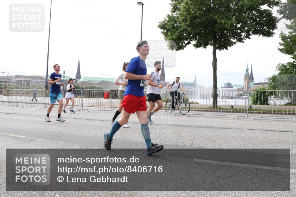 29.06.2025 - hella hamburg halbmarathon Lena Gebhardt http://msf.ph/oto/8406716 29.06.2025 10:24:28 Lombardsbrücke 1357, 163, 1005, 1009, 1064, 1352, 1389, 1395, 2132, 2280, 2477, 2944, 3013, 3053, 3099, 3113, 3132, 3185, 3285, 3421, 3579, 3786, 4111, 4162, 4221, 4464, 4597, 4684, 4719, 4993, 5039, 5138, 5258, 5260, 5829, 5830, 5954, 6261, 6478, 6524, 6526, 6570, 7013, 7426, 7528, 7920, 7975, 8167, 8187, 8297, 9063, 10907, 11306, 11347, 11651, 11816, 11817, 12070, 12210, 12303, 13111, 13113, 13380, 13573, 13638, 13711, 14143, 15975 meine-sportfotos.de