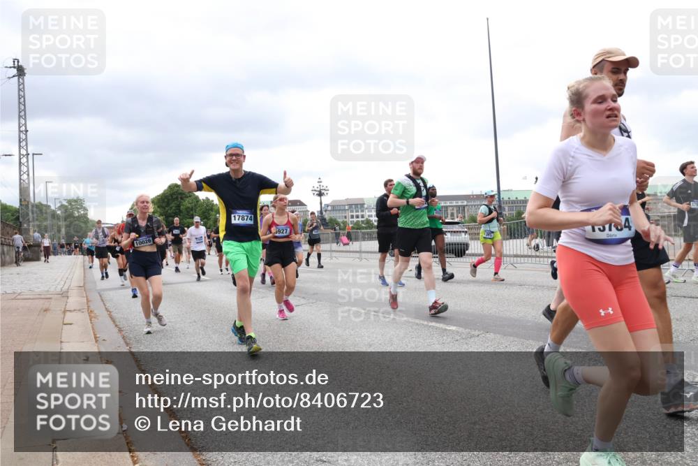 29.06.2025 - hella hamburg halbmarathon Lena Gebhardt http://msf.ph/oto/8406723 29.06.2025 10:58:47 Lombardsbrücke 17874, 10026, 927, 15784, 1719, 1326, 1365, 1380, 1514, 1646, 1845, 2057, 2449, 2621, 2649, 2929, 3231, 3373, 3416, 3540, 3565, 3868, 3966, 4042, 4043, 4225, 4294, 4312, 4577, 4648, 5016, 5159, 5211, 5400, 5655, 5732, 5988, 6010, 6167, 6301, 6330, 6341, 6554, 6588, 6633, 6638, 6702, 6927, 7095, 7096, 7443, 7870, 7933, 7957, 7967, 8489, 8545, 8547, 8592, 8631, 8701, 8752, 9123, 9221, 9225, 9239, 9563, 9889, 9960, 9982, 10498 meine-sportfotos.de