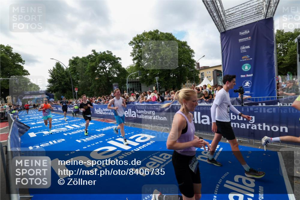 29.06.2025 - hella hamburg halbmarathon Zöllner http://msf.ph/oto/8406735 29.06.2025 10:41:41 Ziel 9640, 9885, 10894, 13714, 14275, 16084, 18442, 18491 meine-sportfotos.de