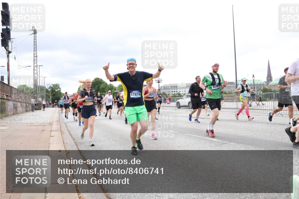 29.06.2025 - hella hamburg halbmarathon Lena Gebhardt http://msf.ph/oto/8406741 29.06.2025 10:58:48 Lombardsbrücke 8592, 17874, 10026, 927, 422, 1326, 1365, 1380, 1514, 1646, 1845, 2057, 2449, 2621, 2649, 2929, 3231, 3373, 3416, 3540, 3565, 3868, 3966, 4042, 4043, 4225, 4294, 4312, 4577, 4648, 5016, 5159, 5211, 5400, 5655, 5732, 5988, 6010, 6167, 6301, 6330, 6341, 6554, 6588, 6633, 6638, 6702, 6927, 7095, 7096, 7443, 7870, 7933, 7957, 7967, 8489, 8544, 8545, 8547, 8592, 8631, 8701, 8752, 9123, 9221, 9225, 9239, 9563, 9889, 9960, 9982, 10498 meine-sportfotos.de