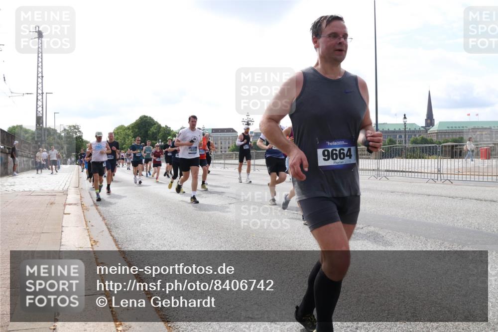 29.06.2025 - hella hamburg halbmarathon Lena Gebhardt http://msf.ph/oto/8406742 29.06.2025 10:16:42 Lombardsbrücke 8311, 10232, 9676, 9664, 1117, 1212, 1240, 1244, 1403, 1599, 1602, 1825, 2347, 2912, 3030, 3088, 3134, 3156, 3176, 3450, 3484, 3648, 3687, 4478, 4583, 4637, 5036, 5037, 5294, 6024, 6328, 6488, 6742, 6941, 6948, 7114, 7115, 7158, 7358, 7360, 7753, 7924, 7928, 8295, 8317, 8513, 8597, 8619, 8645, 8707, 8847, 8857, 9091, 9208, 9332, 9492, 9628, 9664, 9676, 9810, 9881, 10076, 10139, 10141, 10183, 10232, 11344, 11345 meine-sportfotos.de