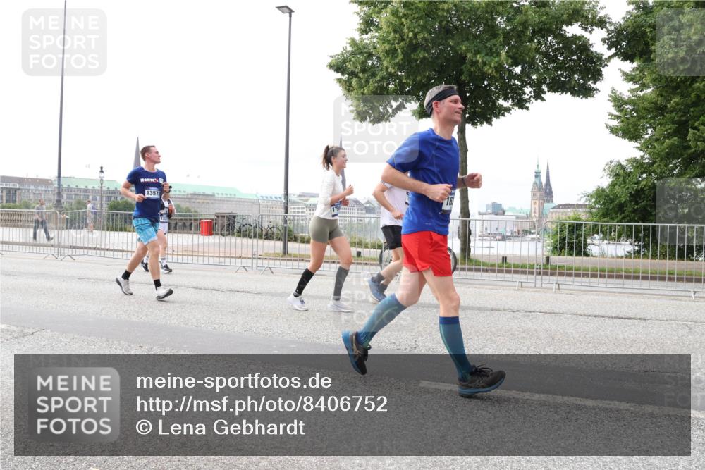 29.06.2025 - hella hamburg halbmarathon Lena Gebhardt http://msf.ph/oto/8406752 29.06.2025 10:24:28 Lombardsbrücke 13573, 1005, 1009, 1064, 1352, 1389, 1395, 2132, 2280, 2477, 2944, 3013, 3053, 3099, 3113, 3132, 3185, 3285, 3421, 3579, 3786, 4111, 4162, 4221, 4464, 4597, 4684, 4719, 4993, 5039, 5138, 5258, 5260, 5829, 5830, 5954, 6261, 6478, 6524, 6526, 6570, 7013, 7426, 7528, 7920, 7975, 8167, 8187, 8297, 9063, 10907, 11306, 11347, 11651, 11816, 11817, 12070, 12210, 12303, 13111, 13113, 13380, 13573, 13638, 13711, 14143, 15975 meine-sportfotos.de