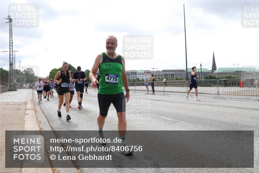29.06.2025 - hella hamburg halbmarathon Lena Gebhardt http://msf.ph/oto/8406756 29.06.2025 10:41:21 Lombardsbrücke 5225, 8751, 11686, 4775, 1314, 1317, 1509, 1536, 1542, 1623, 1731, 2153, 2229, 2258, 2805, 3344, 3532, 3533, 3623, 4234, 4412, 4415, 4610, 4638, 4774, 4775, 5086, 5225, 5549, 5688, 5689, 5928, 5942, 6088, 6098, 6250, 6474, 6793, 6842, 6894, 7022, 7023, 7661, 7821, 7829, 8162, 8163, 8293, 8385, 8586, 8751, 8769, 8848, 8878, 8992, 9009, 9237, 9962, 10181, 10269, 10348, 10407, 10483, 10644, 10835, 11011, 11053, 11166 meine-sportfotos.de