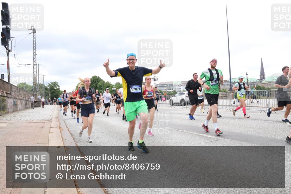 29.06.2025 - hella hamburg halbmarathon Lena Gebhardt http://msf.ph/oto/8406759 29.06.2025 10:58:48 Lombardsbrücke 10026, 17874, 927, 8592, 424, 1326, 1365, 1380, 1514, 1646, 1845, 2057, 2449, 2621, 2649, 2929, 3231, 3373, 3416, 3540, 3565, 3868, 3966, 4042, 4043, 4225, 4294, 4312, 4577, 4648, 5016, 5159, 5211, 5400, 5655, 5732, 5988, 6010, 6167, 6301, 6330, 6341, 6554, 6588, 6633, 6638, 6702, 6927, 7095, 7096, 7443, 7870, 7933, 7957, 7967, 8489, 8544, 8545, 8547, 8592, 8631, 8701, 8752, 9123, 9221, 9225, 9239, 9563, 9889, 9960, 9982, 10498 meine-sportfotos.de