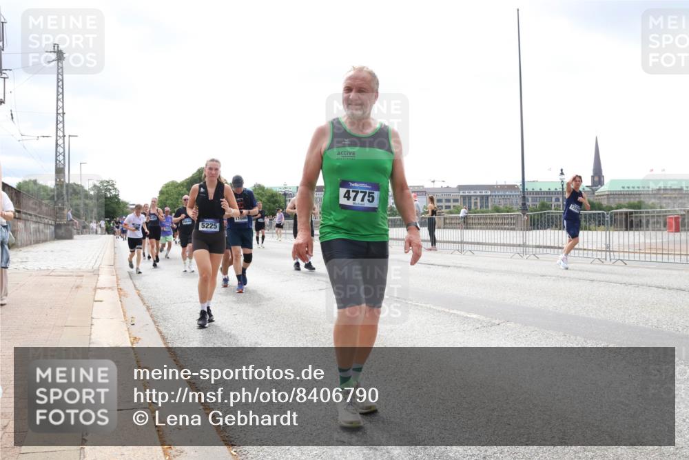 29.06.2025 - hella hamburg halbmarathon Lena Gebhardt http://msf.ph/oto/8406790 29.06.2025 10:41:21 Lombardsbrücke 16846, 5225, 11686, 4775, 1314, 1317, 1509, 1536, 1542, 1623, 1731, 2153, 2229, 2258, 2805, 3344, 3532, 3533, 3623, 4234, 4412, 4415, 4610, 4638, 4774, 4775, 5086, 5225, 5549, 5688, 5689, 5928, 5942, 6088, 6098, 6250, 6474, 6793, 6842, 6894, 7022, 7023, 7661, 7821, 7829, 8162, 8163, 8293, 8385, 8586, 8751, 8769, 8848, 8878, 8992, 9009, 9237, 9962, 10181, 10269, 10348, 10407, 10483, 10644, 10835, 11011, 11053, 11166 meine-sportfotos.de