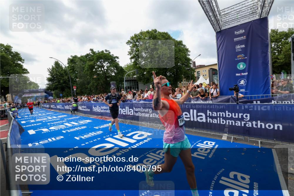 29.06.2025 - hella hamburg halbmarathon Zöllner http://msf.ph/oto/8406795 29.06.2025 10:41:43 Ziel 1512, 9640, 9885, 13714, 15535, 16084 meine-sportfotos.de