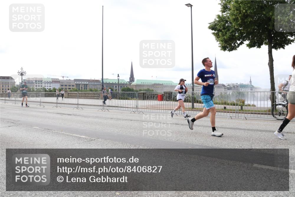 29.06.2025 - hella hamburg halbmarathon Lena Gebhardt http://msf.ph/oto/8406827 29.06.2025 10:24:29 Lombardsbrücke 13573, 1005, 1009, 1064, 1352, 1389, 1395, 2132, 2280, 2477, 2944, 3013, 3053, 3099, 3113, 3132, 3185, 3285, 3421, 3579, 3786, 4111, 4162, 4221, 4464, 4684, 4719, 4993, 5039, 5138, 5260, 5829, 5830, 5954, 6261, 6478, 6524, 6526, 6570, 7426, 7528, 7920, 7975, 8167, 8187, 8297, 9063, 10907, 11306, 11347, 11651, 11816, 11817, 12070, 12210, 12303, 13111, 13113, 13380, 13573, 13638, 13711, 14143, 15975, 17535 meine-sportfotos.de