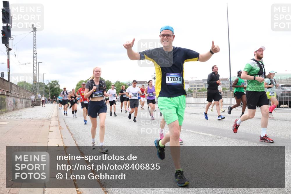 29.06.2025 - hella hamburg halbmarathon Lena Gebhardt http://msf.ph/oto/8406835 29.06.2025 10:58:48 Lombardsbrücke 10026, 17554, 2649, 17874, 9, 1326, 1365, 1380, 1514, 1646, 1845, 2057, 2449, 2621, 2649, 2929, 3231, 3373, 3416, 3540, 3565, 3868, 3966, 4042, 4043, 4225, 4294, 4312, 4577, 4648, 5016, 5159, 5211, 5400, 5655, 5732, 5988, 6010, 6167, 6301, 6330, 6341, 6554, 6588, 6633, 6638, 6702, 6927, 7095, 7096, 7443, 7870, 7933, 7957, 7967, 8489, 8544, 8545, 8547, 8592, 8631, 8701, 8752, 9123, 9221, 9225, 9239, 9563, 9889, 9960, 9982, 10498 meine-sportfotos.de