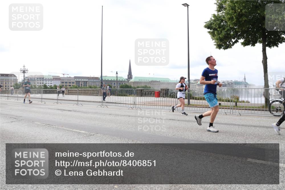 29.06.2025 - hella hamburg halbmarathon Lena Gebhardt http://msf.ph/oto/8406851 29.06.2025 10:24:29 Lombardsbrücke 1005, 1009, 1064, 1352, 1389, 1395, 2132, 2280, 2477, 2944, 3013, 3053, 3099, 3113, 3132, 3185, 3285, 3421, 3579, 3786, 4111, 4162, 4221, 4464, 4684, 4719, 4993, 5039, 5138, 5260, 5829, 5830, 5954, 6261, 6478, 6524, 6526, 6570, 7426, 7528, 7920, 7975, 8167, 8187, 8297, 9063, 10907, 11306, 11347, 11651, 11816, 11817, 12070, 12210, 12303, 13111, 13113, 13380, 13573, 13638, 13711, 14143, 15975, 17535 meine-sportfotos.de