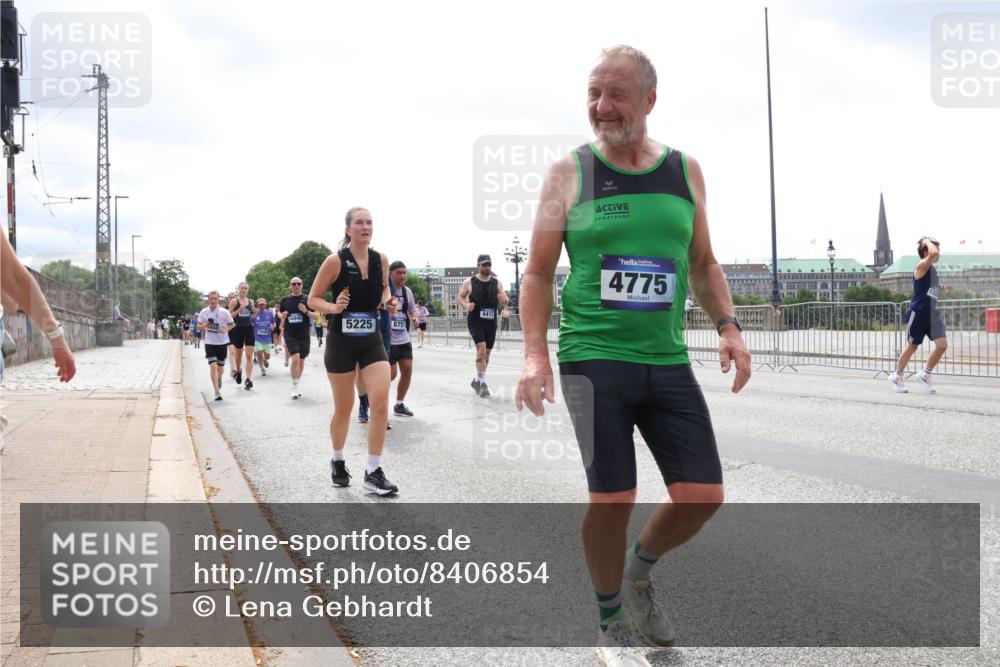 29.06.2025 - hella hamburg halbmarathon Lena Gebhardt http://msf.ph/oto/8406854 29.06.2025 10:41:22 Lombardsbrücke 5689, 16846, 5225, 875, 4775, 1314, 1317, 1509, 1536, 1542, 1623, 1731, 2153, 2229, 2258, 2805, 3344, 3532, 3533, 3623, 4234, 4412, 4415, 4610, 4638, 4774, 5086, 5225, 5549, 5688, 5689, 5928, 5942, 6088, 6250, 6474, 6793, 6842, 6894, 7022, 7023, 7661, 7821, 7829, 8004, 8162, 8163, 8293, 8385, 8586, 8751, 8769, 8848, 8878, 8992, 9009, 9962, 10181, 10269, 10348, 10407, 10483, 10644, 10835, 11011, 11166 meine-sportfotos.de