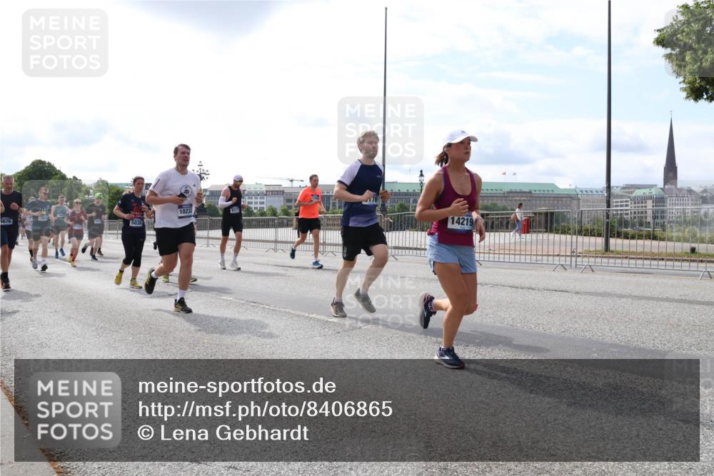 29.06.2025 - hella hamburg halbmarathon Lena Gebhardt http://msf.ph/oto/8406865 29.06.2025 10:16:43 Lombardsbrücke 9676, 17604, 1144, 5036, 10232, 14219, 1117, 1212, 1240, 1244, 1331, 1403, 1599, 1602, 1825, 2225, 2347, 2912, 3030, 3088, 3134, 3156, 3176, 3450, 3484, 3648, 3687, 4478, 4583, 5036, 5037, 5294, 6024, 6328, 6488, 6742, 6941, 6948, 7114, 7115, 7158, 7257, 7358, 7360, 7376, 7753, 7924, 7928, 8263, 8295, 8317, 8513, 8597, 8619, 8645, 8707, 8847, 8857, 9091, 9208, 9332, 9492, 9628, 9664, 9676, 9810, 10076, 10139, 10141, 10183, 10232, 11344, 11345 meine-sportfotos.de