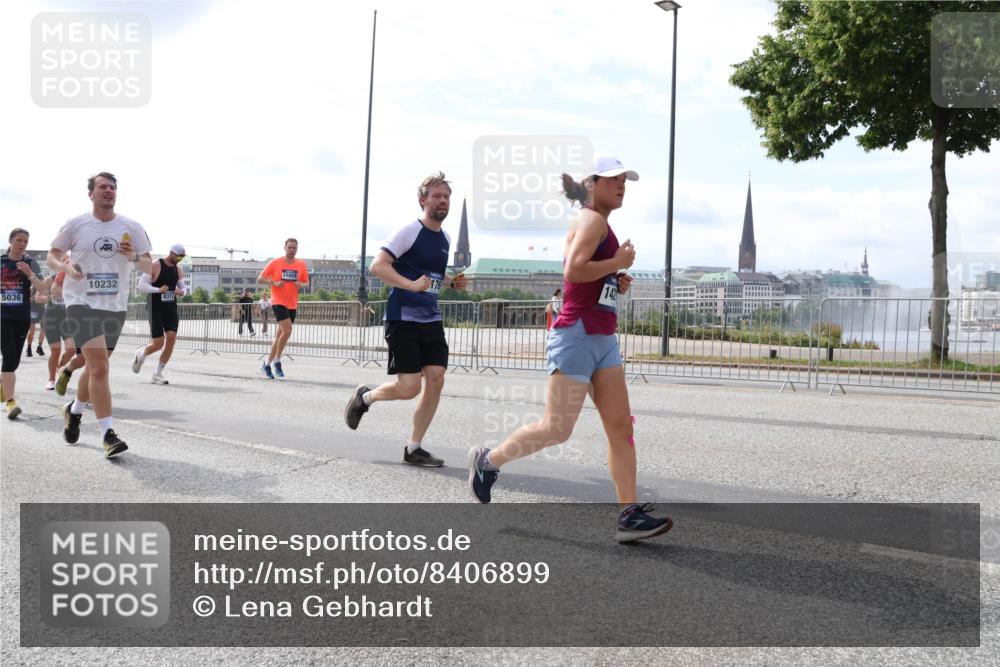 29.06.2025 - hella hamburg halbmarathon Lena Gebhardt http://msf.ph/oto/8406899 29.06.2025 10:16:43 Lombardsbrücke 5036, 10232, 168, 8317, 11428, 176, 1117, 1212, 1240, 1244, 1331, 1403, 1599, 1602, 1825, 2225, 2347, 2912, 3030, 3088, 3134, 3156, 3176, 3450, 3484, 3648, 3687, 4478, 4583, 5036, 5037, 5294, 6024, 6328, 6488, 6742, 6941, 6948, 7114, 7115, 7158, 7257, 7358, 7360, 7376, 7753, 7924, 7928, 8263, 8295, 8317, 8513, 8597, 8619, 8645, 8707, 8847, 8857, 9091, 9208, 9332, 9492, 9628, 9664, 9676, 9810, 10076, 10139, 10141, 10183, 10232, 11344, 11345 meine-sportfotos.de