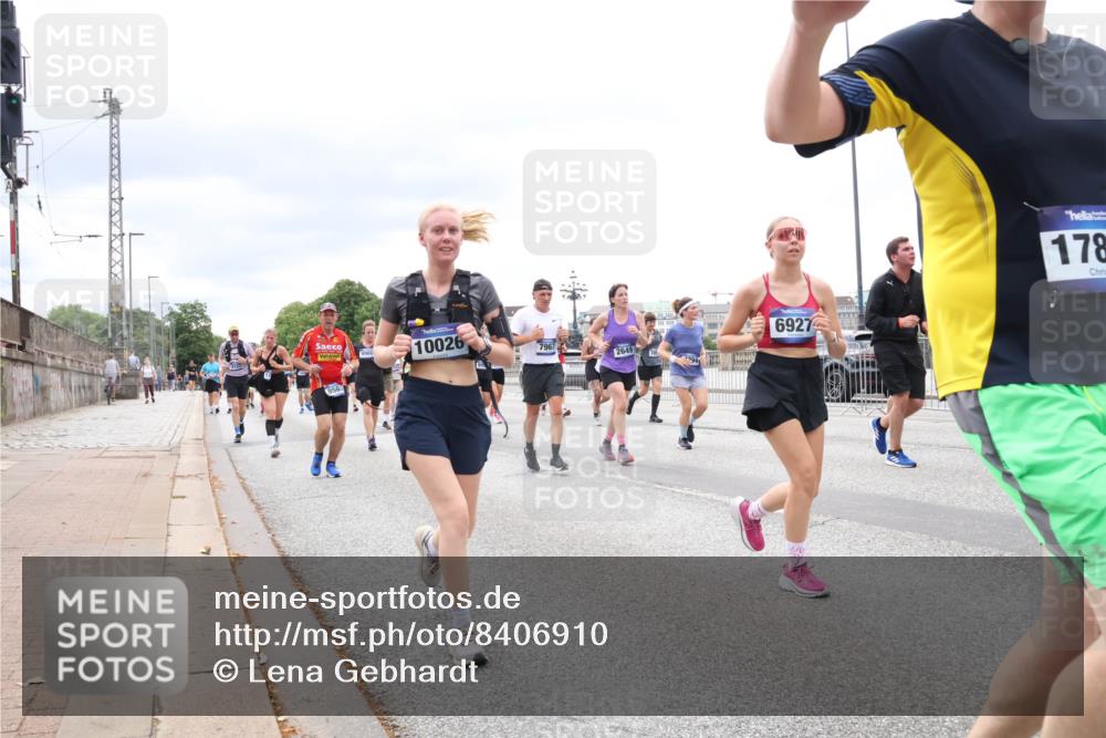 29.06.2025 - hella hamburg halbmarathon Lena Gebhardt http://msf.ph/oto/8406910 29.06.2025 10:58:49 Lombardsbrücke 10026, 7967, 2649, 69274, 178, 1326, 1365, 1380, 1514, 1646, 2057, 2449, 2621, 2649, 2929, 3231, 3373, 3416, 3540, 3565, 3868, 3966, 4042, 4043, 4225, 4294, 4312, 4577, 4648, 5016, 5159, 5211, 5400, 5655, 5732, 5988, 6010, 6167, 6301, 6330, 6341, 6554, 6588, 6599, 6633, 6638, 6702, 6927, 7095, 7096, 7443, 7870, 7933, 7957, 7967, 8489, 8544, 8545, 8547, 8592, 8631, 8701, 8752, 9123, 9221, 9225, 9563, 9889, 9960, 9982, 10498 meine-sportfotos.de
