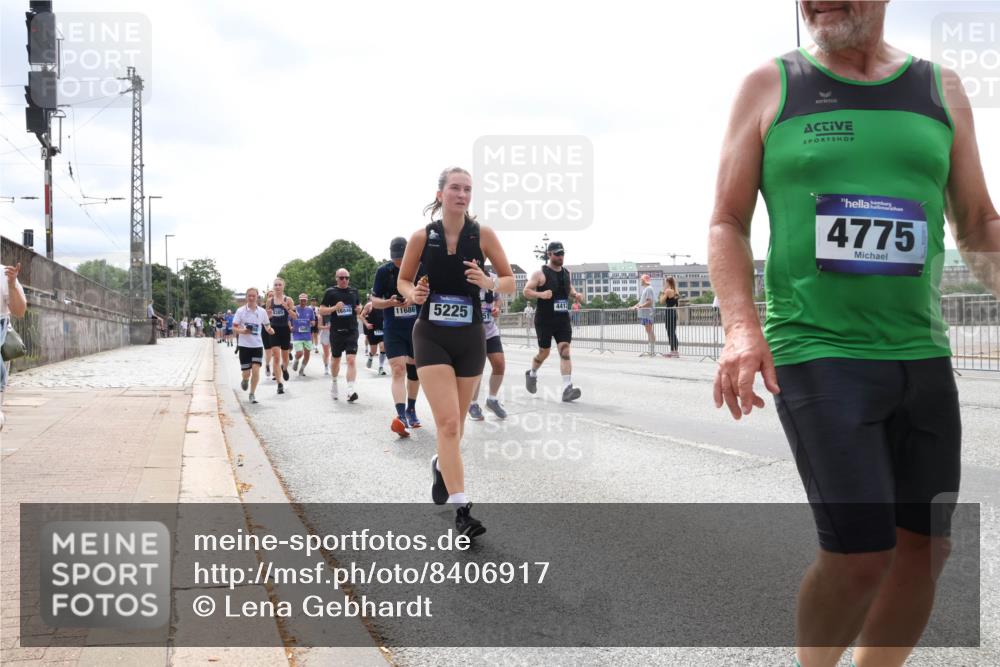 29.06.2025 - hella hamburg halbmarathon Lena Gebhardt http://msf.ph/oto/8406917 29.06.2025 10:41:22 Lombardsbrücke 8385, 16846, 11686, 5225, 4412, 4775, 1314, 1317, 1509, 1536, 1542, 1623, 1731, 2153, 2229, 2258, 2805, 3344, 3532, 3533, 3623, 4234, 4412, 4415, 4610, 4638, 4774, 5086, 5225, 5549, 5688, 5689, 5928, 5942, 6088, 6250, 6474, 6793, 6842, 6894, 7022, 7023, 7661, 7821, 7829, 8004, 8162, 8163, 8293, 8385, 8586, 8751, 8769, 8848, 8878, 8992, 9009, 9962, 10181, 10269, 10348, 10407, 10483, 10644, 10835, 11011, 11166 meine-sportfotos.de