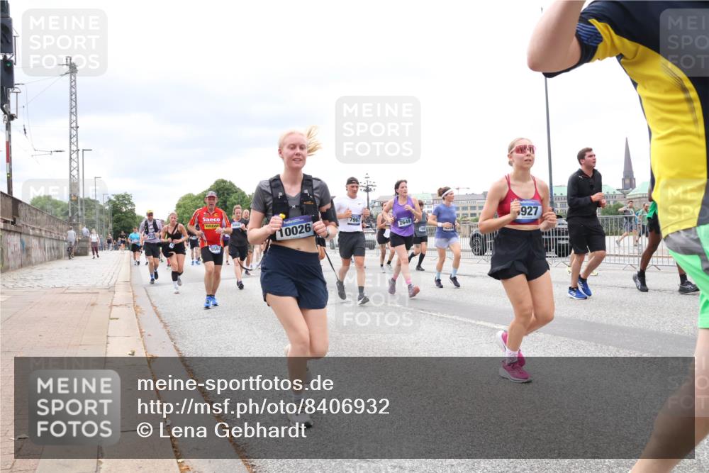 29.06.2025 - hella hamburg halbmarathon Lena Gebhardt http://msf.ph/oto/8406932 29.06.2025 10:58:49 Lombardsbrücke 10026, 7967, 2649, 70, 927, 1326, 1365, 1380, 1514, 1646, 2057, 2449, 2621, 2649, 2929, 3231, 3373, 3416, 3540, 3565, 3868, 3966, 4042, 4043, 4225, 4294, 4312, 4577, 4648, 5016, 5159, 5211, 5400, 5655, 5732, 5988, 6010, 6167, 6301, 6330, 6341, 6554, 6588, 6599, 6633, 6638, 6702, 6927, 7095, 7096, 7443, 7870, 7933, 7957, 7967, 8489, 8544, 8545, 8547, 8592, 8631, 8701, 8752, 9123, 9221, 9225, 9563, 9889, 9960, 9982, 10498 meine-sportfotos.de