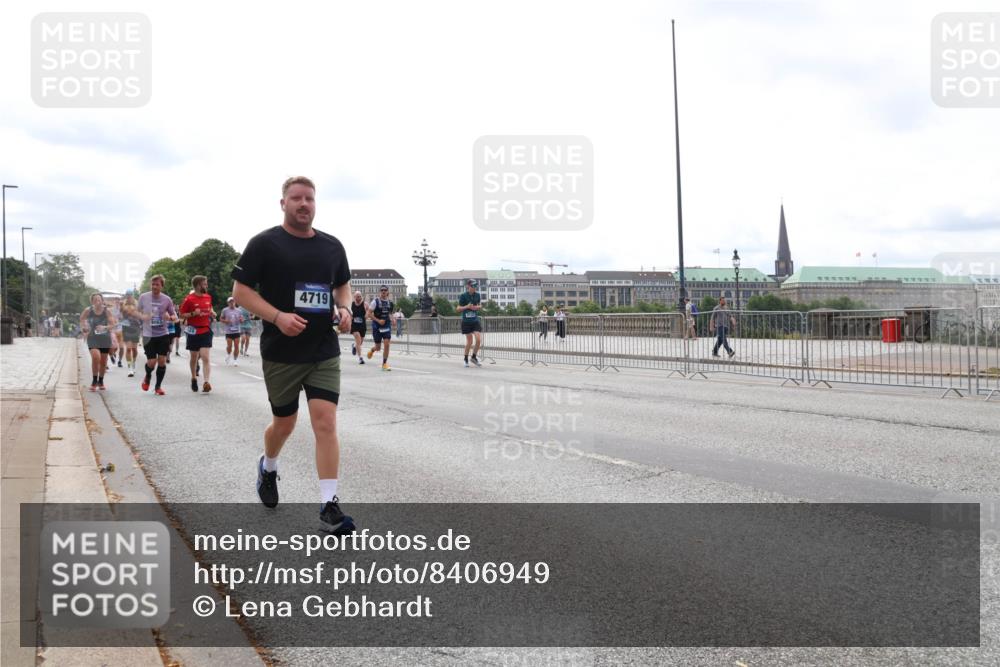 29.06.2025 - hella hamburg halbmarathon Lena Gebhardt http://msf.ph/oto/8406949 29.06.2025 10:24:30 Lombardsbrücke 6121, 1005, 1009, 1064, 1352, 1389, 1395, 2132, 2280, 2477, 2944, 3013, 3053, 3099, 3113, 3132, 3185, 3285, 3421, 3579, 3786, 4111, 4162, 4221, 4464, 4684, 4719, 4993, 5039, 5138, 5829, 5830, 5954, 6261, 6478, 6524, 6526, 6570, 7426, 7528, 7920, 7975, 8167, 8187, 8297, 9063, 10907, 11306, 11347, 11651, 11816, 11817, 12070, 12210, 12303, 13111, 13113, 13380, 13573, 13638, 13711, 14143, 14898, 15975, 17535 meine-sportfotos.de