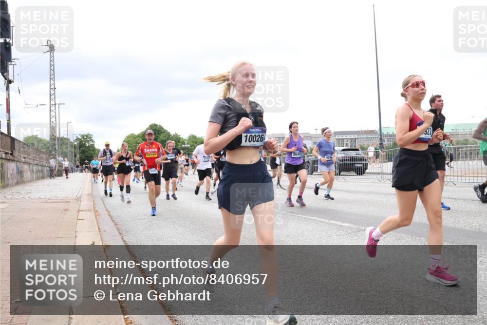 29.06.2025 - hella hamburg halbmarathon Lena Gebhardt http://msf.ph/oto/8406957 29.06.2025 10:58:49 Lombardsbrücke 17554, 10026, 2649, 27, 1326, 1365, 1380, 1514, 1646, 2057, 2449, 2621, 2649, 2929, 3231, 3373, 3416, 3540, 3565, 3868, 3966, 4042, 4043, 4225, 4294, 4312, 4577, 4648, 5016, 5159, 5211, 5400, 5655, 5732, 5988, 6010, 6167, 6301, 6330, 6341, 6554, 6588, 6599, 6633, 6638, 6702, 6927, 7095, 7096, 7443, 7870, 7933, 7957, 7967, 8489, 8544, 8545, 8547, 8592, 8631, 8701, 8752, 9123, 9221, 9225, 9563, 9889, 9960, 9982, 10498 meine-sportfotos.de