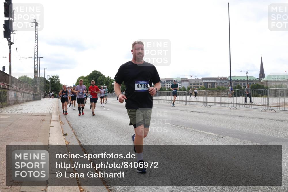 29.06.2025 - hella hamburg halbmarathon Lena Gebhardt http://msf.ph/oto/8406972 29.06.2025 10:24:30 Lombardsbrücke 4719, 1005, 1009, 1064, 1352, 1389, 1395, 2132, 2280, 2477, 2944, 3013, 3053, 3099, 3113, 3132, 3185, 3285, 3421, 3579, 3786, 4111, 4162, 4221, 4464, 4684, 4719, 4993, 5039, 5138, 5829, 5830, 5954, 6261, 6478, 6524, 6526, 6570, 7426, 7528, 7920, 7975, 8167, 8187, 8297, 9063, 10907, 11306, 11347, 11651, 11816, 11817, 12070, 12210, 12303, 13111, 13113, 13380, 13573, 13638, 13711, 14143, 14898, 15975, 17535 meine-sportfotos.de