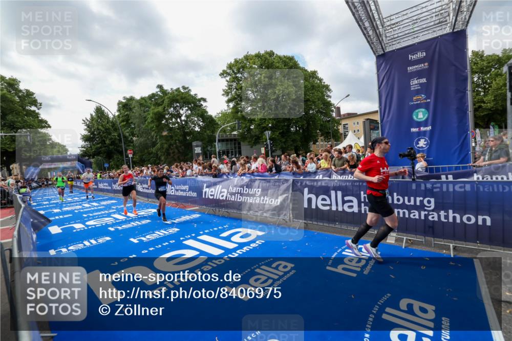 29.06.2025 - hella hamburg halbmarathon Zöllner http://msf.ph/oto/8406975 29.06.2025 10:41:55 Ziel 1169, 7092, 10415, 11765, 15521, 15935, 16507 meine-sportfotos.de