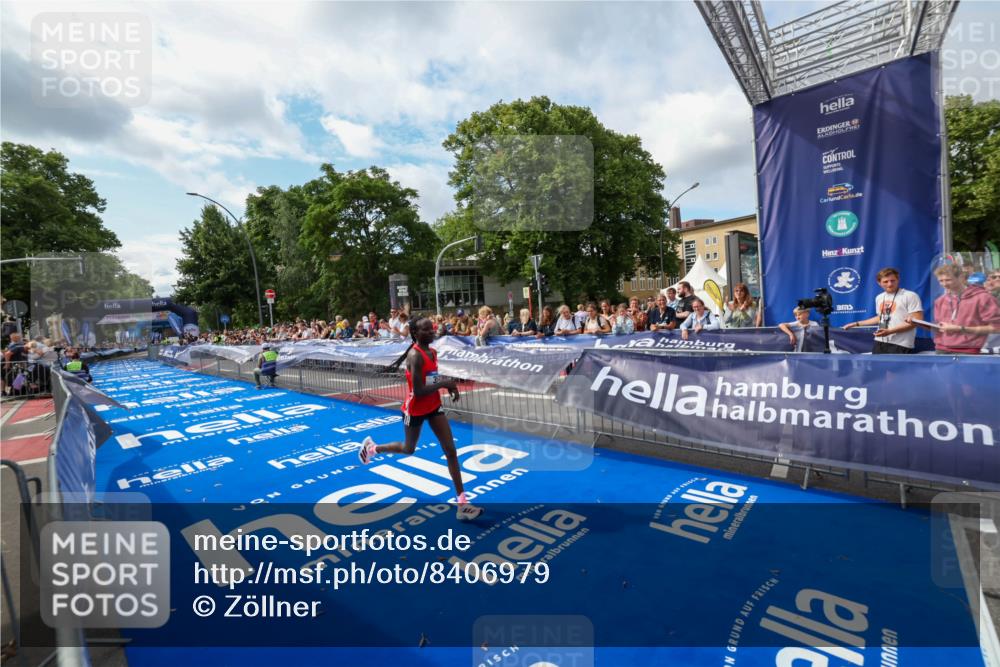 29.06.2025 - hella hamburg halbmarathon Zöllner http://msf.ph/oto/8406979 29.06.2025 10:12:27 Ziel 39 meine-sportfotos.de
