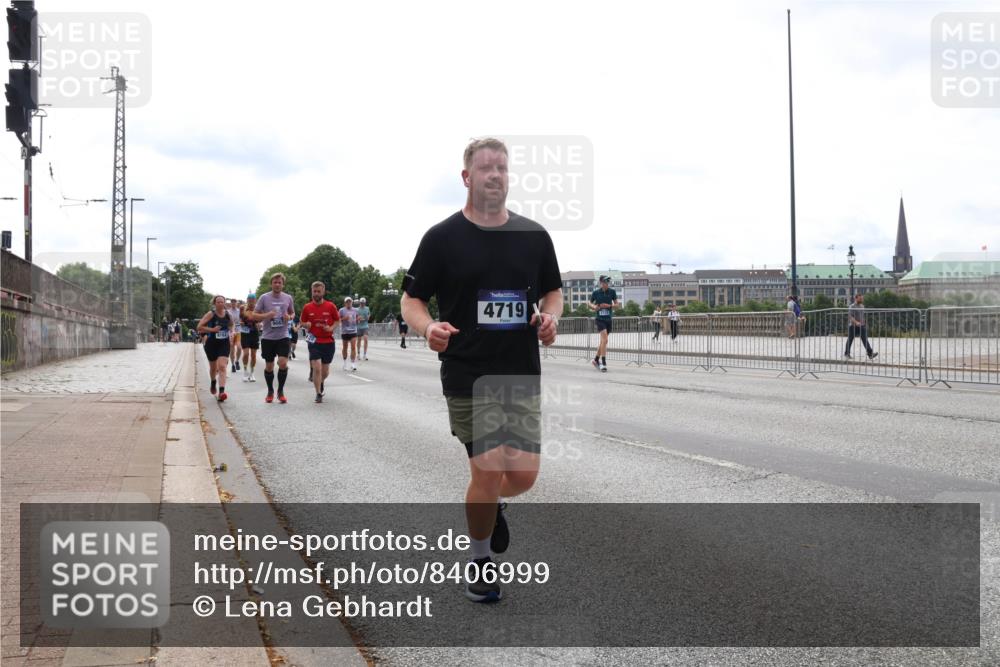 29.06.2025 - hella hamburg halbmarathon Lena Gebhardt http://msf.ph/oto/8406999 29.06.2025 10:24:30 Lombardsbrücke 4719, 1005, 1009, 1064, 1352, 1389, 1395, 2132, 2280, 2477, 2944, 3013, 3053, 3099, 3113, 3132, 3185, 3285, 3421, 3579, 3786, 4111, 4162, 4221, 4464, 4684, 4719, 4993, 5039, 5138, 5829, 5830, 5954, 6261, 6478, 6524, 6526, 6570, 7426, 7528, 7920, 7975, 8167, 8187, 8297, 9063, 10907, 11306, 11347, 11651, 11816, 11817, 12070, 12210, 12303, 13111, 13113, 13380, 13573, 13638, 13711, 14143, 14898, 15975, 17535 meine-sportfotos.de