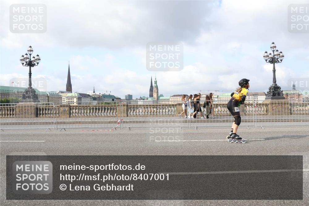 29.06.2025 - hella hamburg halbmarathon Lena Gebhardt http://msf.ph/oto/8407001 29.06.2025 08:54:31 Lombardsbrücke 38 meine-sportfotos.de