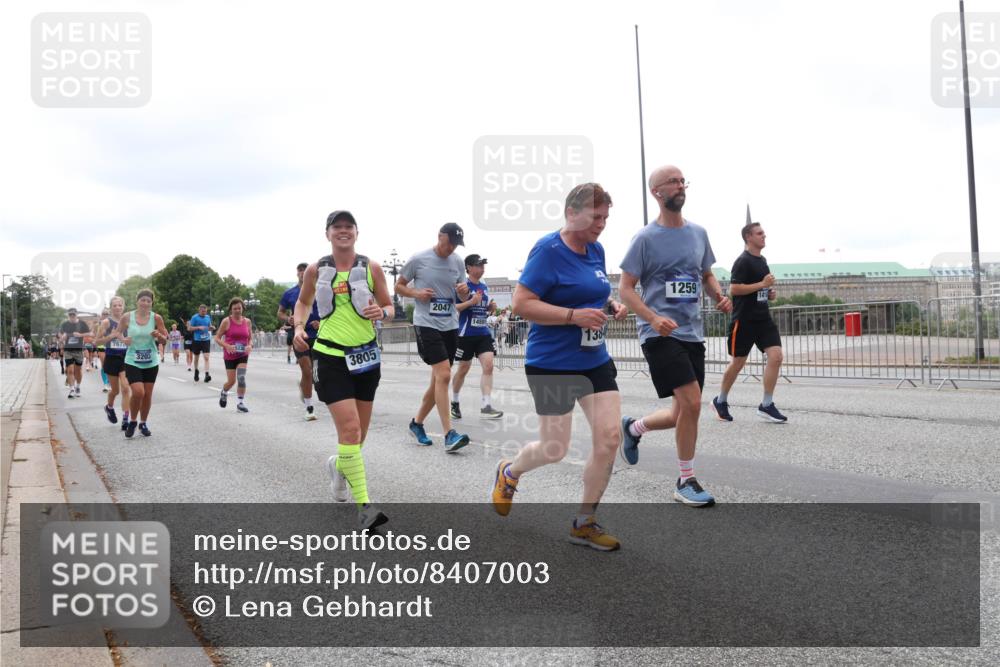 29.06.2025 - hella hamburg halbmarathon Lena Gebhardt http://msf.ph/oto/8407003 29.06.2025 10:50:32 Lombardsbrücke 7677, 3203, 3805, 2047, 14591, 138, 1259, 1259, 1828, 1930, 2047, 2200, 3184, 3203, 3229, 3647, 3680, 3701, 3710, 3805, 3838, 3897, 4090, 4168, 4642, 4695, 4961, 5119, 5131, 5997, 6178, 6680, 6830, 7133, 7161, 7505, 7677, 7721, 7722, 7755, 7938, 8254, 8299, 8833, 8834, 9096, 9168, 9605, 9933, 9940, 10060, 10286, 10437, 10617, 10744, 11426, 11696, 11716, 12079, 12392, 12393, 13127, 13128, 13381, 13846, 13887, 14102, 14144, 14591, 14940, 15017, 15230, 15416 meine-sportfotos.de