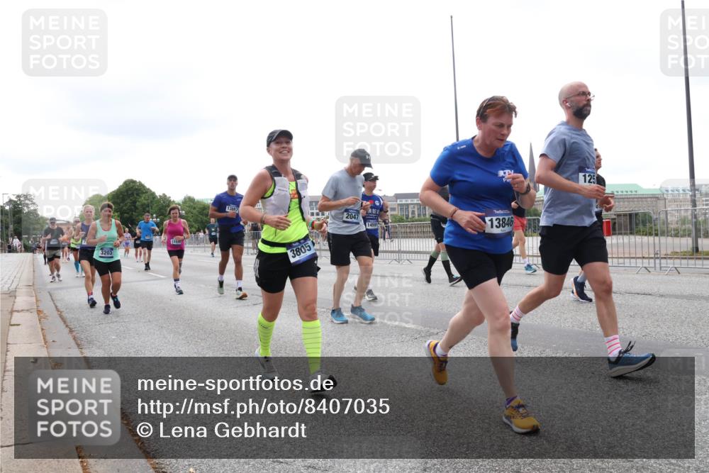29.06.2025 - hella hamburg halbmarathon Lena Gebhardt http://msf.ph/oto/8407035 29.06.2025 10:50:32 Lombardsbrücke 3203, 13887, 3805, 2047, 14591, 13846, 125, 1259, 1828, 1930, 2047, 2200, 3184, 3203, 3229, 3647, 3680, 3701, 3710, 3805, 3838, 3897, 4090, 4168, 4642, 4695, 4961, 5119, 5131, 5997, 6178, 6680, 6830, 7133, 7161, 7505, 7677, 7721, 7722, 7755, 7938, 8254, 8299, 8833, 8834, 9096, 9168, 9605, 9933, 9940, 10060, 10286, 10437, 10617, 10744, 11426, 11696, 11716, 12079, 12392, 12393, 13127, 13128, 13381, 13846, 13887, 14102, 14144, 14591, 14940, 15017, 15230, 15416 meine-sportfotos.de