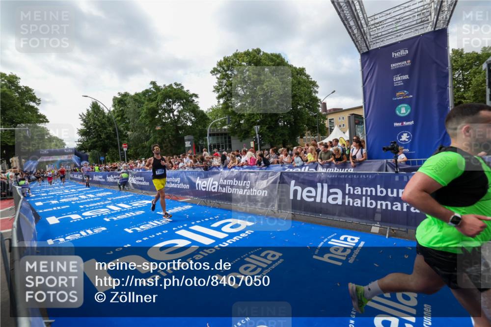 29.06.2025 - hella hamburg halbmarathon Zöllner http://msf.ph/oto/8407050 29.06.2025 10:42:00 Ziel 1169, 5690, 7363, 8694, 15521, 15846, 16507, 17926 meine-sportfotos.de