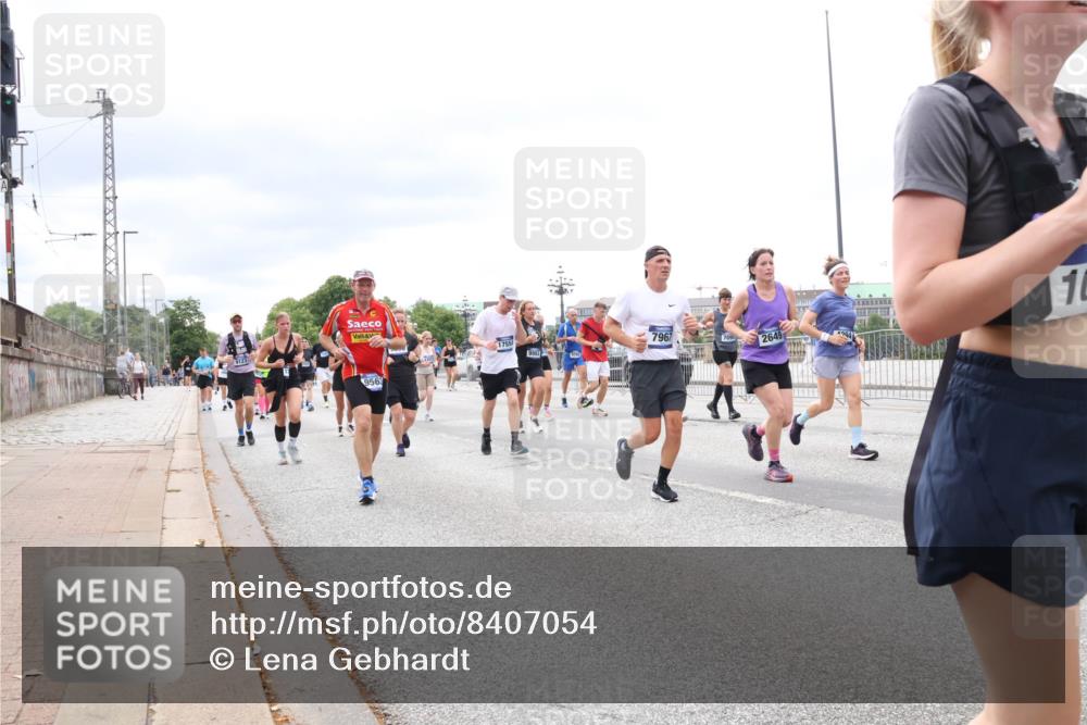 29.06.2025 - hella hamburg halbmarathon Lena Gebhardt http://msf.ph/oto/8407054 29.06.2025 10:58:50 Lombardsbrücke 17554, 956, 9982, 7967, 7095, 2649, 14, 1326, 1365, 1380, 1514, 1646, 2057, 2449, 2621, 2649, 2929, 3231, 3373, 3416, 3540, 3565, 3868, 3966, 4042, 4043, 4225, 4294, 4312, 4577, 4648, 5016, 5159, 5211, 5400, 5655, 5732, 5988, 6010, 6167, 6301, 6330, 6341, 6554, 6588, 6599, 6633, 6638, 6702, 6927, 7095, 7096, 7443, 7870, 7933, 7957, 7967, 8489, 8544, 8545, 8547, 8592, 8631, 8701, 8752, 9123, 9221, 9225, 9563, 9889, 9960, 9982, 10498 meine-sportfotos.de