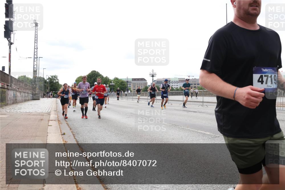 29.06.2025 - hella hamburg halbmarathon Lena Gebhardt http://msf.ph/oto/8407072 29.06.2025 10:24:31 Lombardsbrücke 9063, 4719, 1005, 1009, 1064, 1352, 1389, 1395, 2132, 2280, 2477, 2944, 3013, 3053, 3099, 3113, 3132, 3185, 3285, 3421, 3579, 3786, 4111, 4162, 4221, 4464, 4684, 4719, 4993, 5039, 5138, 5829, 5830, 5954, 6261, 6478, 6524, 6526, 6570, 7426, 7528, 7920, 7975, 8167, 8187, 8297, 9063, 10907, 11306, 11347, 11651, 11816, 11817, 12070, 12210, 12303, 13111, 13113, 13380, 13573, 13638, 13711, 14143, 14898, 15124, 15975, 17535 meine-sportfotos.de