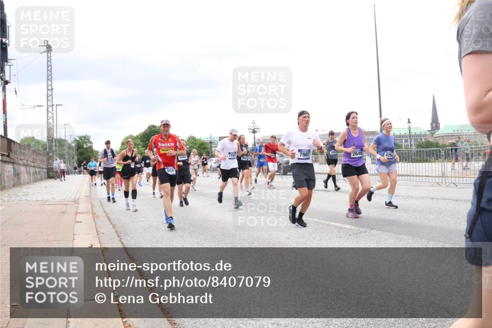 29.06.2025 - hella hamburg halbmarathon Lena Gebhardt http://msf.ph/oto/8407079 29.06.2025 10:58:50 Lombardsbrücke 956, 9960, 17554, 7967, 7095, 2649, 4294, 1326, 1365, 1380, 1514, 1646, 2057, 2449, 2621, 2649, 2929, 3231, 3373, 3416, 3540, 3565, 3868, 3966, 4042, 4043, 4225, 4294, 4312, 4577, 4648, 5016, 5159, 5211, 5400, 5655, 5732, 5988, 6010, 6167, 6301, 6330, 6341, 6554, 6588, 6599, 6633, 6638, 6702, 6927, 7095, 7096, 7443, 7870, 7933, 7957, 7967, 8489, 8544, 8545, 8547, 8592, 8631, 8701, 8752, 9123, 9221, 9225, 9563, 9889, 9960, 9982, 10498 meine-sportfotos.de