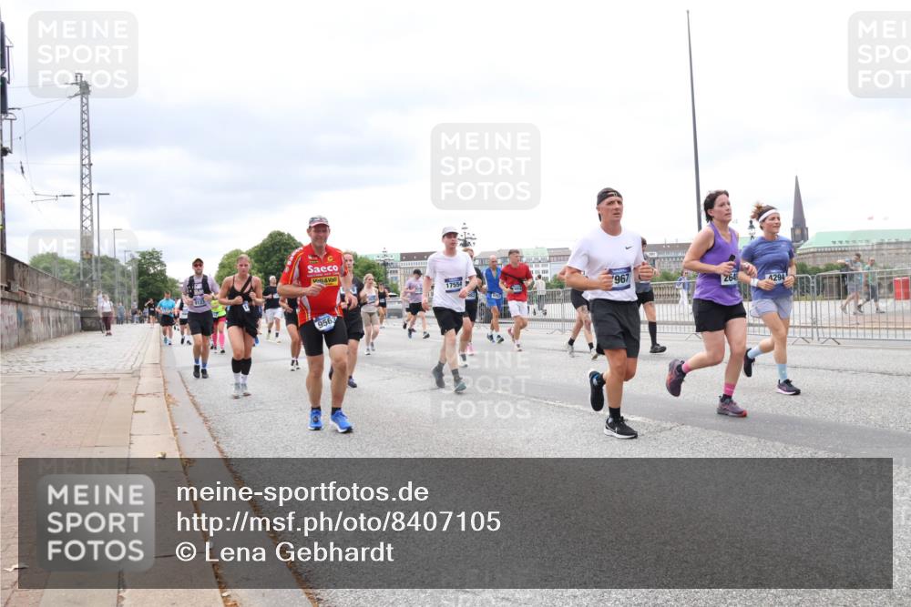 29.06.2025 - hella hamburg halbmarathon Lena Gebhardt http://msf.ph/oto/8407105 29.06.2025 10:58:50 Lombardsbrücke 9563, 17554, 967, 2649, 4294, 1326, 1365, 1380, 1514, 1646, 2057, 2449, 2621, 2649, 2929, 3231, 3373, 3416, 3540, 3565, 3868, 3966, 4042, 4043, 4225, 4294, 4312, 4577, 4648, 5016, 5159, 5211, 5400, 5655, 5732, 5988, 6010, 6167, 6301, 6330, 6341, 6554, 6588, 6599, 6633, 6638, 6702, 6927, 7095, 7096, 7443, 7870, 7933, 7957, 7967, 8489, 8544, 8545, 8547, 8592, 8631, 8701, 8752, 9123, 9221, 9225, 9563, 9889, 9960, 9982, 10498 meine-sportfotos.de