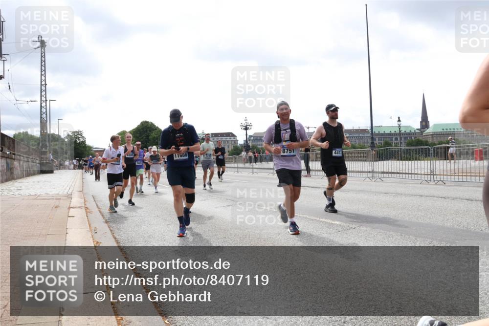 29.06.2025 - hella hamburg halbmarathon Lena Gebhardt http://msf.ph/oto/8407119 29.06.2025 10:41:24 Lombardsbrücke 8385, 5689, 11686, 8293, 8751, 4412, 1314, 1317, 1509, 1536, 1542, 1623, 1731, 2153, 2229, 2258, 2805, 3344, 3532, 3533, 3623, 4234, 4412, 4415, 4610, 4638, 5086, 5225, 5549, 5688, 5689, 5928, 5942, 6088, 6250, 6450, 6474, 6793, 6842, 6894, 7022, 7023, 7661, 7821, 7829, 7968, 8004, 8162, 8163, 8293, 8385, 8586, 8751, 8769, 8848, 8878, 8992, 9962, 10181, 10269, 10348, 10407, 10483, 10644, 10835, 11011, 11166 meine-sportfotos.de