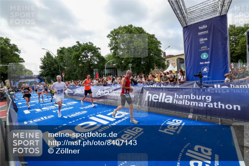 29.06.2025 - hella hamburg halbmarathon Zöllner http://msf.ph/oto/8407143 29.06.2025 10:42:06 Ziel 5690, 6593, 7363, 8694, 10216, 11417, 12098, 12292, 13196, 15846, 16677, 17864, 17926, 18920, 19046 meine-sportfotos.de