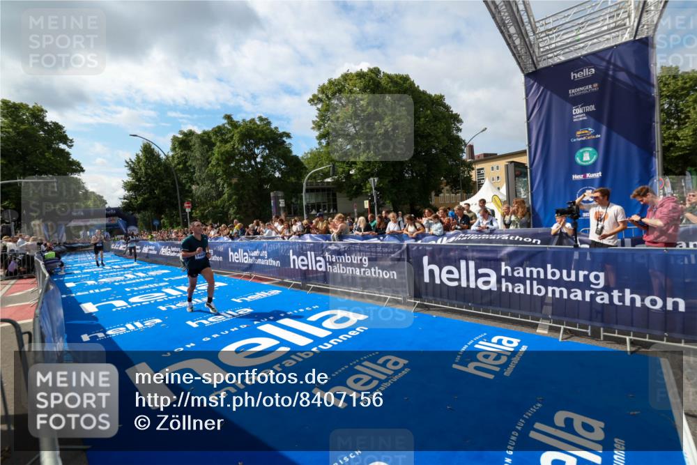 29.06.2025 - hella hamburg halbmarathon Zöllner http://msf.ph/oto/8407156 29.06.2025 10:14:02 Ziel 31, 42, 14689 meine-sportfotos.de