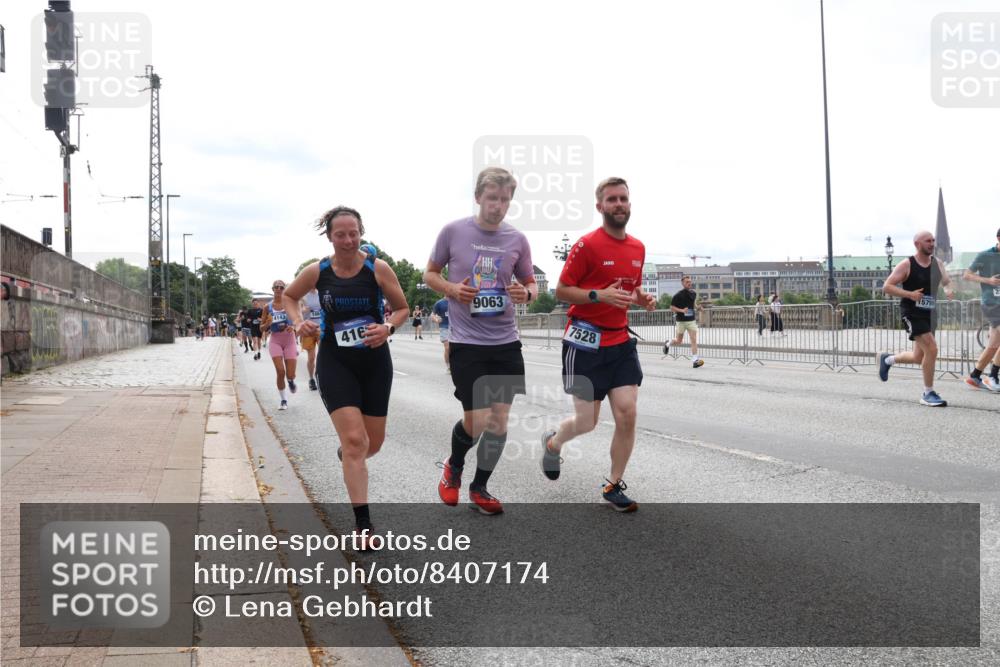 29.06.2025 - hella hamburg halbmarathon Lena Gebhardt http://msf.ph/oto/8407174 29.06.2025 10:24:33 Lombardsbrücke 4143, 4165, 9063, 7528, 15796, 2, 1005, 1009, 1064, 1352, 1389, 1395, 2108, 2132, 2280, 2477, 2944, 3053, 3099, 3113, 3132, 3185, 3285, 3421, 3579, 3786, 4111, 4162, 4221, 4444, 4464, 4684, 4719, 4993, 5138, 5829, 5830, 6261, 6478, 6524, 6526, 6570, 7528, 7920, 7975, 8167, 8187, 8297, 9063, 10907, 11306, 11651, 11816, 11817, 12070, 12210, 12303, 13111, 13113, 13380, 13573, 13638, 13711, 14143, 14898, 15124, 15975, 17535 meine-sportfotos.de