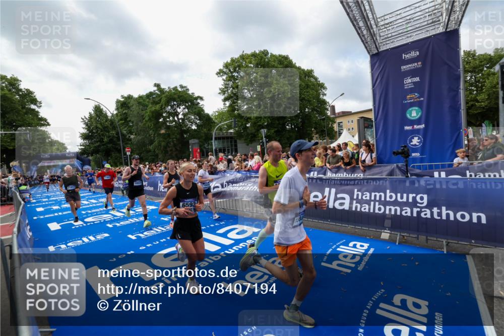 29.06.2025 - hella hamburg halbmarathon Zöllner http://msf.ph/oto/8407194 29.06.2025 10:42:09 Ziel 1441, 5682, 6593, 10216, 11417, 12098, 12292, 13196, 15846, 16677, 17864, 18920, 19046 meine-sportfotos.de