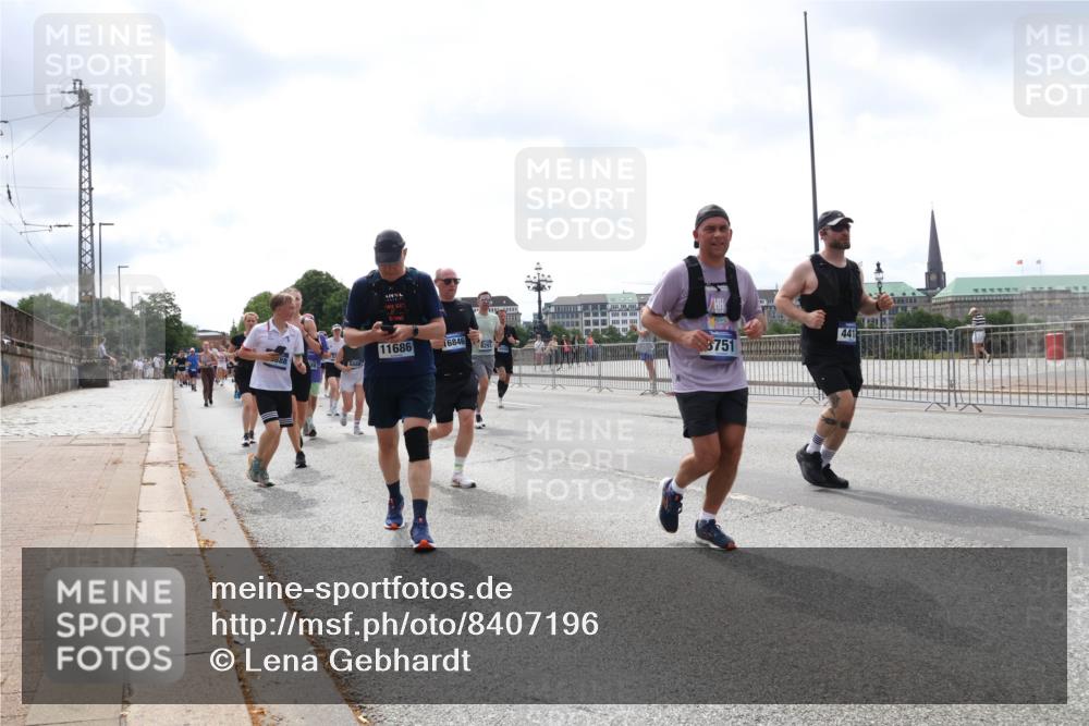 29.06.2025 - hella hamburg halbmarathon Lena Gebhardt http://msf.ph/oto/8407196 29.06.2025 10:41:24 Lombardsbrücke 11686, 16846, 8293, 5688, 3751, 441, 1314, 1317, 1509, 1536, 1542, 1623, 1731, 2153, 2229, 2258, 2805, 3344, 3532, 3533, 3623, 4234, 4412, 4415, 4610, 4638, 5086, 5225, 5549, 5688, 5689, 5928, 5942, 6088, 6250, 6450, 6474, 6793, 6842, 6894, 7022, 7023, 7661, 7821, 7829, 7968, 8004, 8162, 8163, 8293, 8385, 8586, 8751, 8769, 8848, 8878, 8992, 9962, 10181, 10269, 10348, 10407, 10483, 10644, 10835, 11011, 11166 meine-sportfotos.de