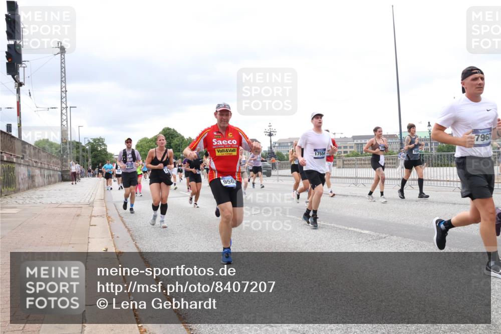 29.06.2025 - hella hamburg halbmarathon Lena Gebhardt http://msf.ph/oto/8407207 29.06.2025 10:58:51 Lombardsbrücke 17554, 956, 7967, 1326, 1365, 1380, 1514, 1646, 2057, 2449, 2621, 2649, 2929, 3231, 3373, 3416, 3565, 3868, 3966, 4042, 4043, 4225, 4294, 4312, 4577, 4648, 5016, 5159, 5211, 5400, 5655, 5732, 5988, 6010, 6167, 6301, 6330, 6341, 6554, 6588, 6599, 6633, 6638, 6702, 6927, 7095, 7096, 7443, 7870, 7933, 7957, 7967, 8489, 8544, 8545, 8547, 8592, 8631, 8701, 8752, 9221, 9225, 9563, 9889, 9960, 9982, 10498 meine-sportfotos.de