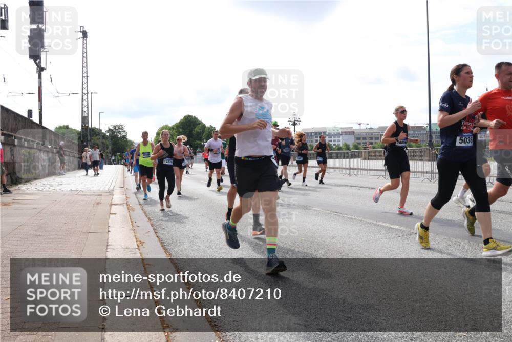 29.06.2025 - hella hamburg halbmarathon Lena Gebhardt http://msf.ph/oto/8407210 29.06.2025 10:16:45 Lombardsbrücke 15658, 12230, 9492, 16856, 831, 5036, 1117, 1212, 1240, 1244, 1331, 1403, 1553, 1599, 1602, 1825, 2225, 2347, 2912, 3030, 3088, 3156, 3176, 3450, 3484, 3622, 3648, 3687, 4478, 4583, 5036, 5037, 5294, 6024, 6328, 6488, 6742, 6941, 6948, 7114, 7115, 7158, 7257, 7345, 7358, 7360, 7376, 7753, 7924, 7928, 8263, 8295, 8317, 8513, 8597, 8619, 8645, 8707, 8847, 8857, 9091, 9208, 9332, 9492, 9628, 9664, 9676, 9810, 10076, 10139, 10141, 10183, 10232, 11344, 11345 meine-sportfotos.de