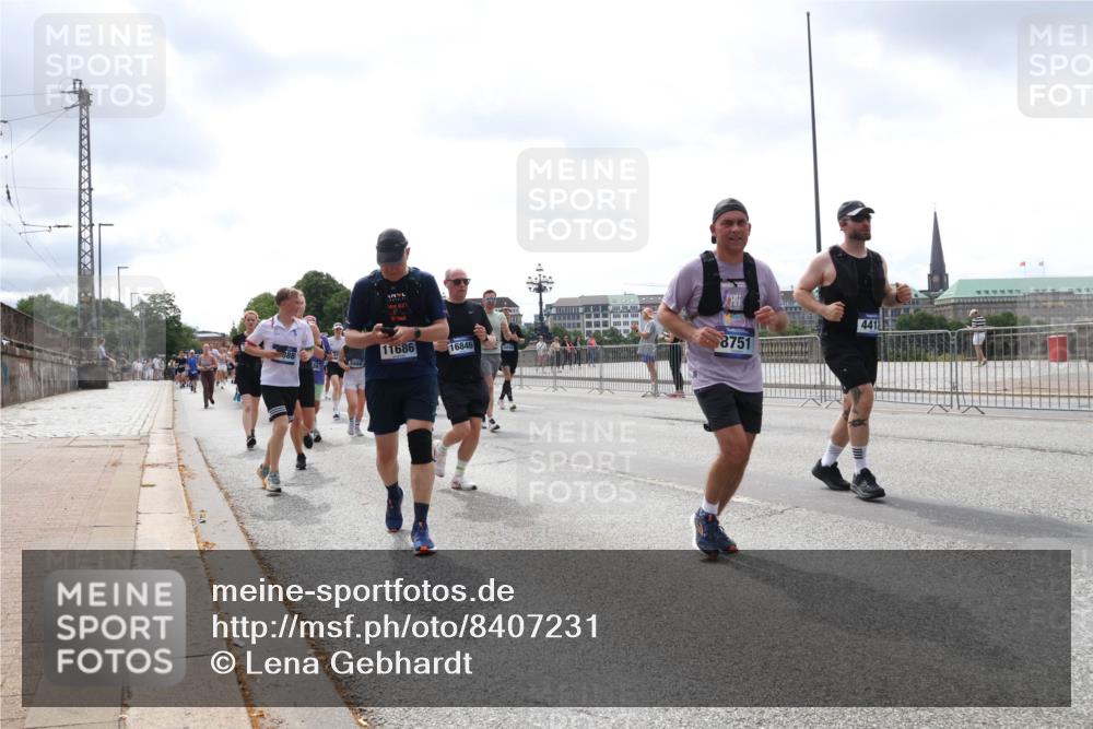 29.06.2025 - hella hamburg halbmarathon Lena Gebhardt http://msf.ph/oto/8407231 29.06.2025 10:41:24 Lombardsbrücke 11686, 16846, 8751, 4412, 1314, 1317, 1509, 1536, 1542, 1623, 1731, 2153, 2229, 2258, 2805, 3344, 3532, 3533, 3623, 4234, 4412, 4415, 4610, 4638, 5086, 5225, 5549, 5688, 5689, 5928, 5942, 6088, 6250, 6450, 6474, 6793, 6842, 6894, 7022, 7023, 7661, 7821, 7829, 7968, 8004, 8162, 8163, 8293, 8385, 8586, 8751, 8769, 8848, 8878, 8992, 9962, 10181, 10269, 10348, 10407, 10483, 10644, 10835, 11011, 11166 meine-sportfotos.de