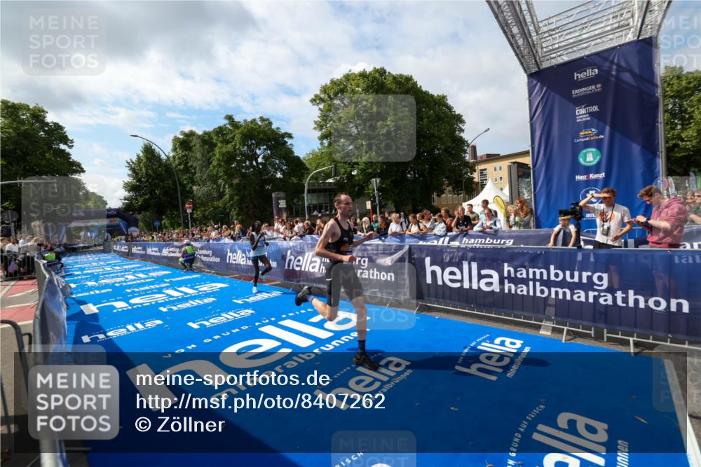 29.06.2025 - hella hamburg halbmarathon Zöllner http://msf.ph/oto/8407262 29.06.2025 10:14:05 Ziel 31, 42 meine-sportfotos.de