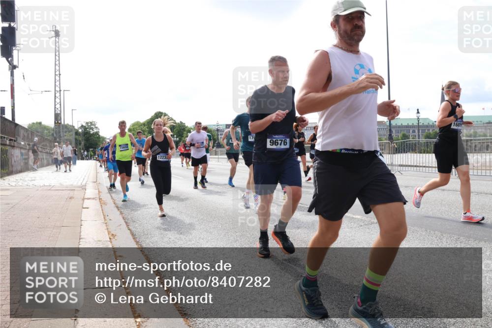 29.06.2025 - hella hamburg halbmarathon Lena Gebhardt http://msf.ph/oto/8407282 29.06.2025 10:16:46 Lombardsbrücke 15658, 1223, 9676, 16856, 1117, 1212, 1240, 1244, 1331, 1403, 1553, 1599, 1602, 1825, 2225, 2347, 2912, 3030, 3088, 3156, 3176, 3450, 3484, 3622, 3648, 3687, 4478, 4583, 5036, 5037, 5294, 6024, 6328, 6488, 6742, 6941, 6948, 7114, 7115, 7158, 7257, 7345, 7358, 7360, 7376, 7753, 7924, 7928, 8263, 8295, 8317, 8513, 8597, 8619, 8645, 8707, 8847, 8857, 9091, 9208, 9332, 9492, 9628, 9664, 9676, 9810, 10076, 10139, 10141, 10232, 11344, 11345 meine-sportfotos.de