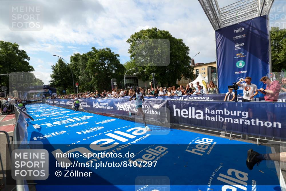 29.06.2025 - hella hamburg halbmarathon Zöllner http://msf.ph/oto/8407297 29.06.2025 10:14:05 Ziel 31, 42 meine-sportfotos.de