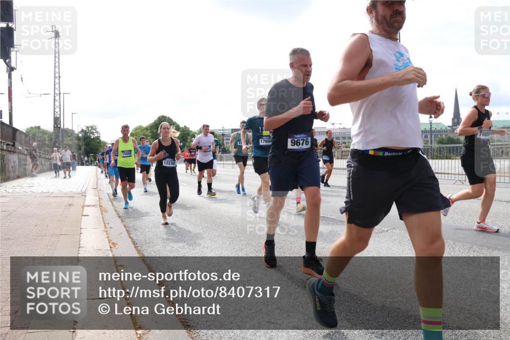 29.06.2025 - hella hamburg halbmarathon Lena Gebhardt http://msf.ph/oto/8407317 29.06.2025 10:16:46 Lombardsbrücke 15658, 12230, 17604, 9676, 1617, 6856, 1117, 1212, 1240, 1244, 1331, 1403, 1553, 1599, 1602, 1825, 2225, 2347, 2912, 3030, 3088, 3156, 3176, 3450, 3484, 3622, 3648, 3687, 4478, 4583, 5036, 5037, 5294, 6024, 6328, 6488, 6742, 6941, 6948, 7114, 7115, 7158, 7257, 7345, 7358, 7360, 7376, 7753, 7924, 7928, 8263, 8295, 8317, 8513, 8597, 8619, 8645, 8707, 8847, 8857, 9091, 9208, 9332, 9492, 9628, 9664, 9676, 9810, 10076, 10139, 10141, 10232, 11344, 11345 meine-sportfotos.de