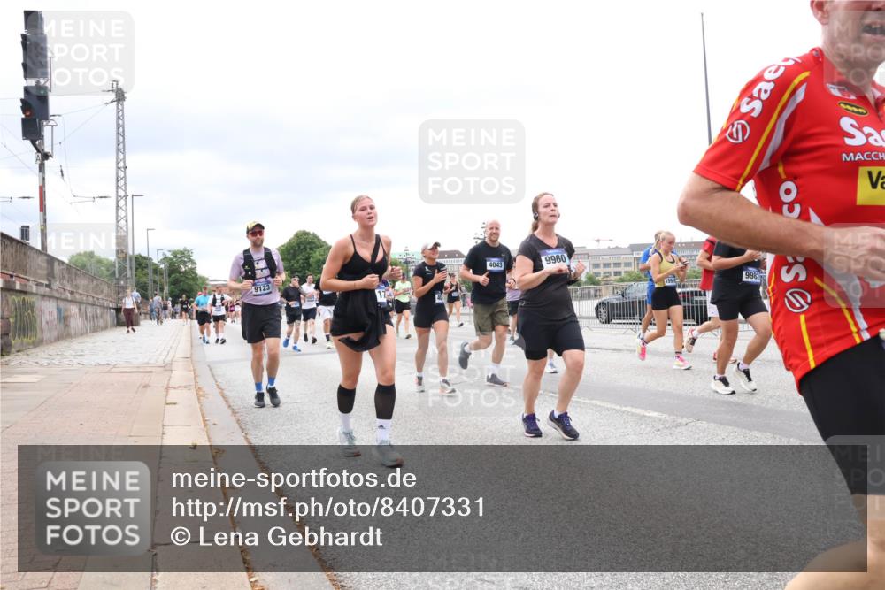 29.06.2025 - hella hamburg halbmarathon Lena Gebhardt http://msf.ph/oto/8407331 29.06.2025 10:58:52 Lombardsbrücke 9123, 17, 4043, 9960, 1591, 9982, 1326, 1365, 1380, 1514, 1646, 1751, 2057, 2449, 2621, 2649, 2929, 3231, 3373, 3416, 3565, 3868, 3966, 4042, 4043, 4225, 4294, 4312, 4577, 4648, 5016, 5159, 5211, 5400, 5655, 5732, 5988, 6010, 6167, 6301, 6330, 6341, 6554, 6588, 6599, 6633, 6638, 6702, 6927, 7095, 7096, 7443, 7870, 7933, 7957, 7967, 8489, 8544, 8545, 8547, 8592, 8631, 8701, 8752, 8932, 9221, 9225, 9563, 9889, 9960, 9982, 10498 meine-sportfotos.de