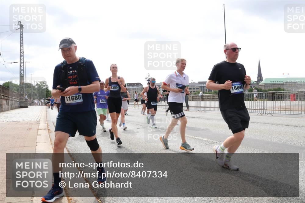 29.06.2025 - hella hamburg halbmarathon Lena Gebhardt http://msf.ph/oto/8407334 29.06.2025 10:41:26 Lombardsbrücke 11686, 5689, 8385, 18, 16846, 1314, 1317, 1509, 1536, 1542, 1623, 1731, 2153, 2229, 2258, 2805, 3344, 3532, 3533, 3623, 4234, 4412, 4415, 4541, 4610, 4638, 4787, 5086, 5225, 5549, 5688, 5689, 5928, 5942, 6088, 6250, 6450, 6474, 6793, 6842, 6894, 7022, 7023, 7661, 7821, 7829, 7968, 8004, 8162, 8163, 8293, 8385, 8586, 8751, 8769, 8848, 8878, 8992, 9962, 10181, 10269, 10348, 10407, 10483, 10644, 10835, 11011, 11166 meine-sportfotos.de