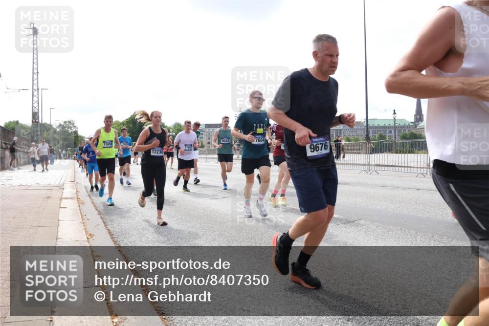 29.06.2025 - hella hamburg halbmarathon Lena Gebhardt http://msf.ph/oto/8407350 29.06.2025 10:16:46 Lombardsbrücke 9332, 7604, 15658, 17857, 12230, 9676, 1117, 1212, 1240, 1244, 1331, 1403, 1553, 1599, 1602, 1825, 2225, 2347, 2912, 3030, 3088, 3156, 3176, 3450, 3484, 3622, 3648, 3687, 4478, 4583, 5036, 5037, 5294, 6024, 6328, 6488, 6742, 6941, 6948, 7114, 7115, 7158, 7257, 7345, 7358, 7360, 7376, 7753, 7924, 7928, 8263, 8295, 8317, 8513, 8597, 8619, 8645, 8707, 8847, 8857, 9091, 9208, 9332, 9492, 9628, 9664, 9676, 9810, 10076, 10139, 10141, 10232, 11344, 11345 meine-sportfotos.de