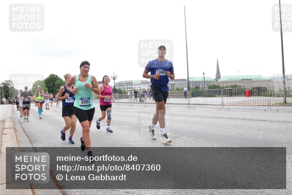 29.06.2025 - hella hamburg halbmarathon Lena Gebhardt http://msf.ph/oto/8407360 29.06.2025 10:50:34 Lombardsbrücke 7677, 15230, 3203, 13887, 1259, 1828, 1930, 2047, 2200, 3184, 3203, 3229, 3647, 3680, 3701, 3710, 3805, 3838, 3897, 4090, 4168, 4642, 4695, 4771, 4961, 5119, 5131, 5997, 6178, 6680, 6830, 7133, 7161, 7505, 7677, 7721, 7722, 7755, 7938, 8200, 8254, 8299, 8833, 8834, 8986, 9096, 9168, 9605, 9933, 10060, 10286, 10437, 10617, 10744, 11426, 11696, 11716, 12079, 12392, 12393, 13127, 13128, 13846, 13887, 14102, 14144, 14534, 14591, 14940, 15017, 15230, 15416 meine-sportfotos.de